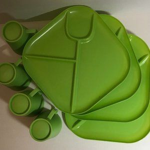 Set of 4 (8 pcs) green HARD PLASTIC divided plates & cups
